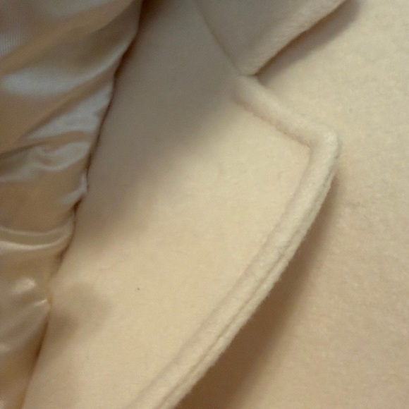 Absolutely Stunning Winter White 100% Wool full length coat with Rabbit collar! - Picture 17 of 17